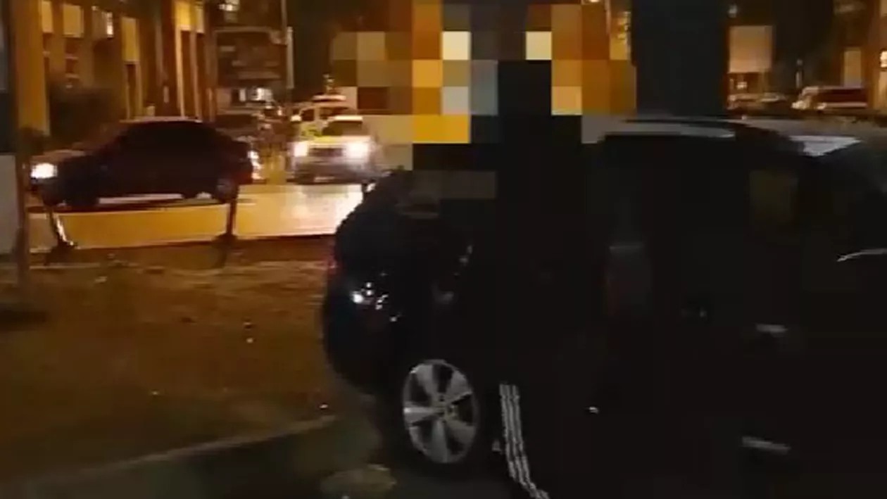 Mafia parcărilor în centrul Bucureștiului. Un parcagiu amenință un șofer care a plătit prin SMS