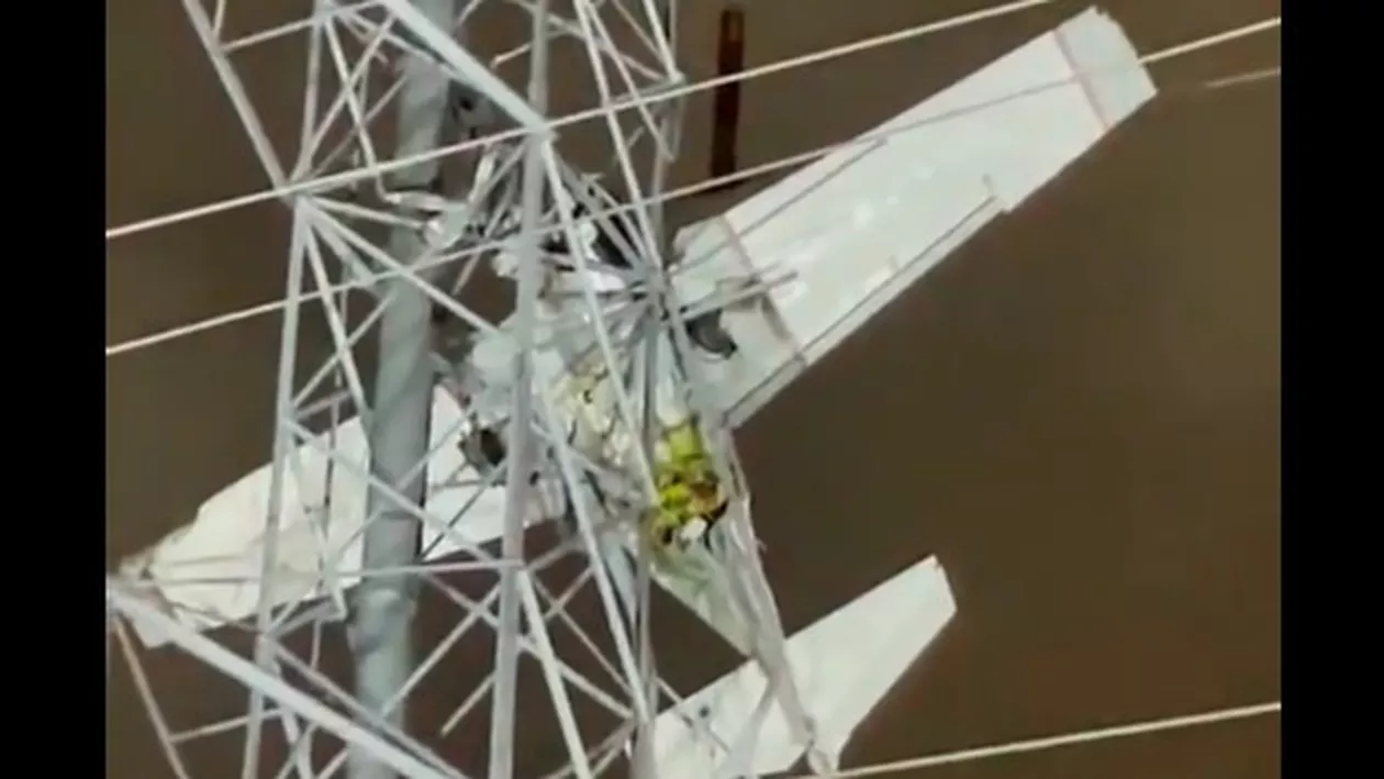 Un avion s-a prăbușit peste liniile de înaltă tensiune din Maryland. Pilotul a mai fost implicat într-un accident aviatic. Mii de proprietăți au rămas fără electricitate