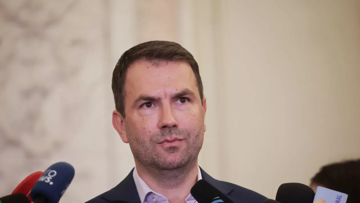 Guvernul Ciucă n-are bani pentru pensionari, dar are pentru „speciali”. Cum mimează PSD și PNL că vor eliminarea pensiilor speciale. Explicațiile lui Cătălin Drulă (VIDEO)