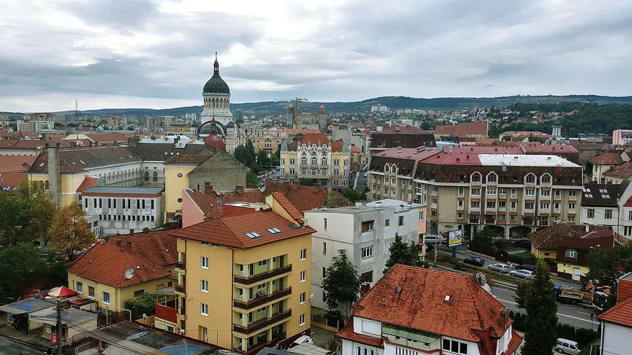 Record dezastruos pentru Cluj-Napoca: Orașul european cu cele mai multe decese premature din cauza lipsei copacilor / Primăria, acuzată că elimină spațiile verzi în favoarea proiectelor imobiliare