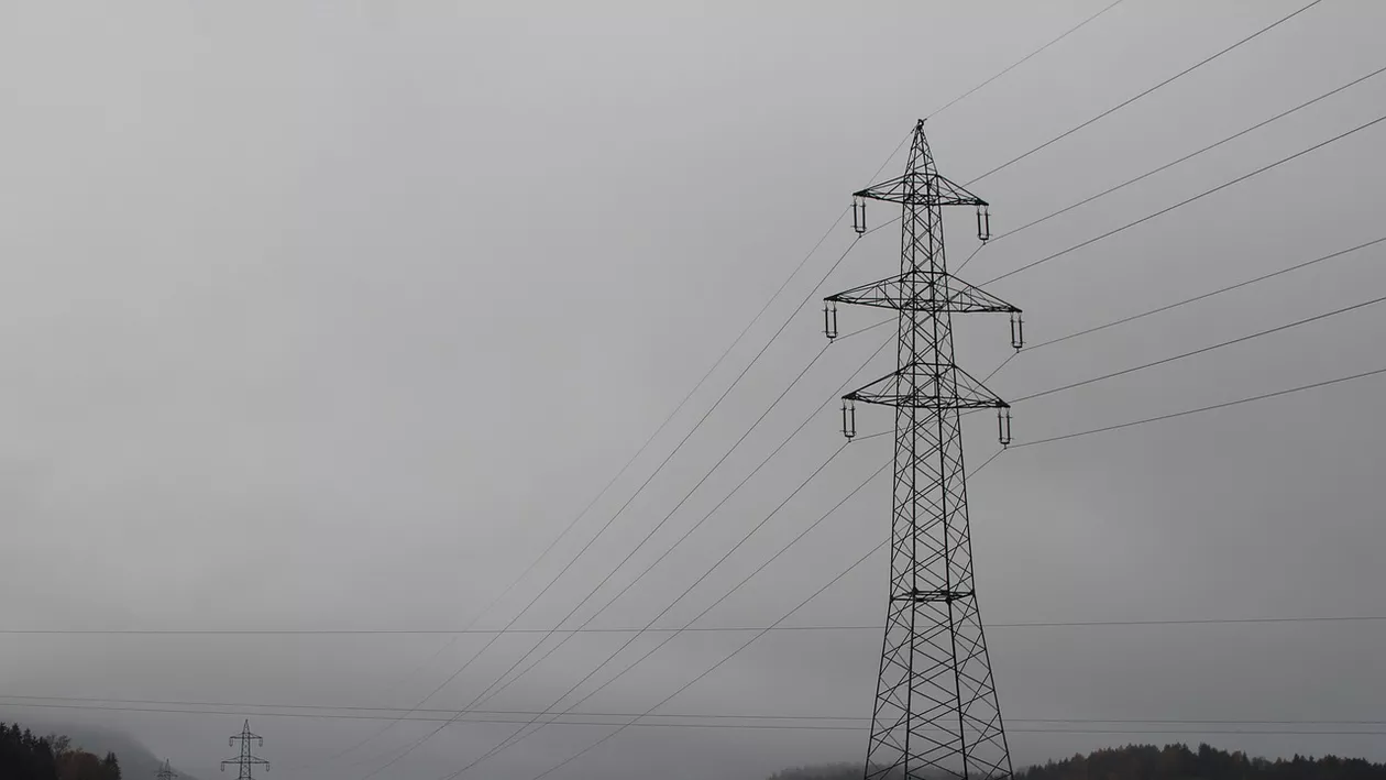 Aproximativ 50% din Kiev nu are curent electric după atacurile Rusiei. Situația a afectat și rețelele mobile