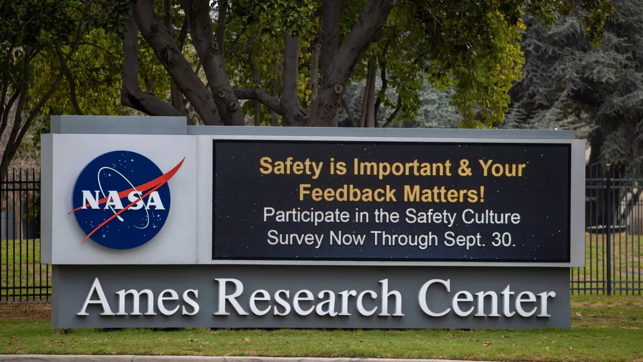 Un asteroid uriaș, aproape la fel de mare ca Burj Khalifa, cu „potențial periculos”, va trece pe lângă Pământ