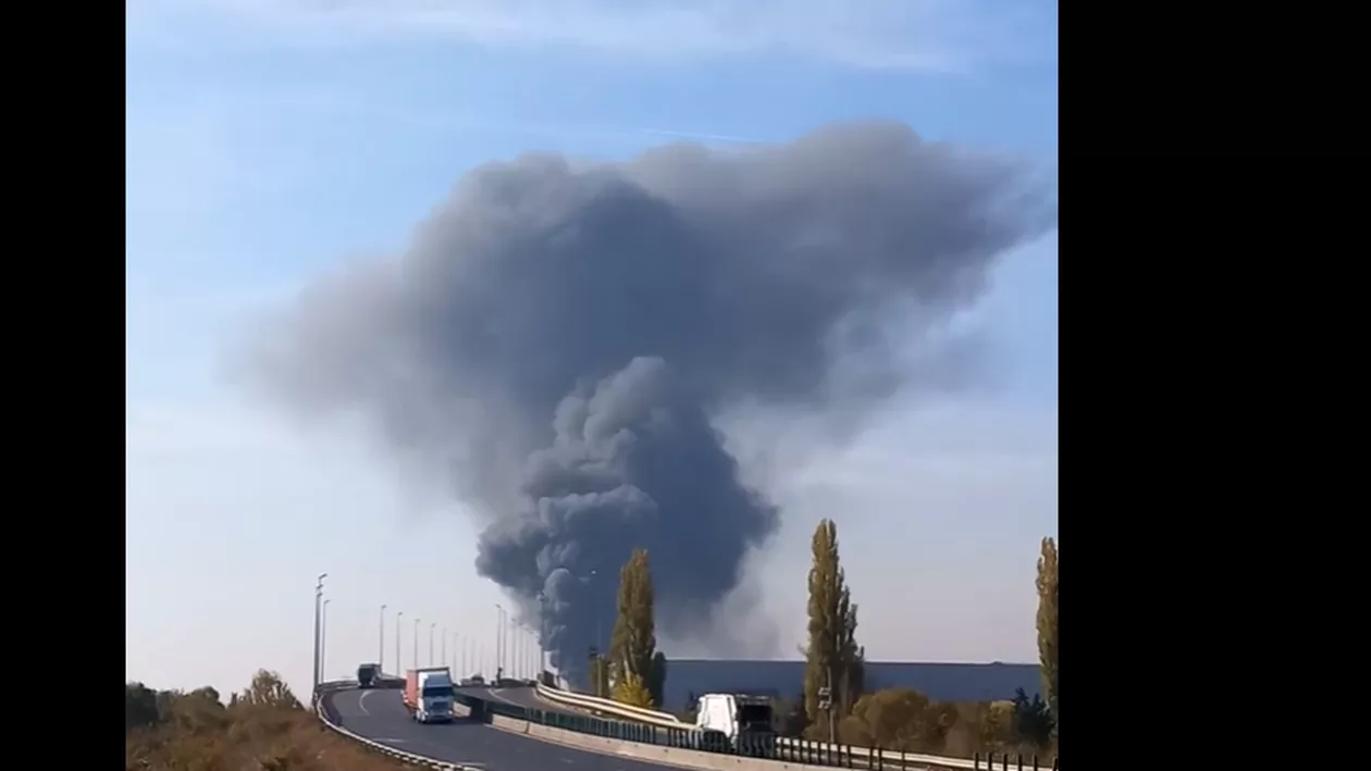 Incendiu la un centru de colectare și reciclare deșeuri în Chitila (VIDEO)