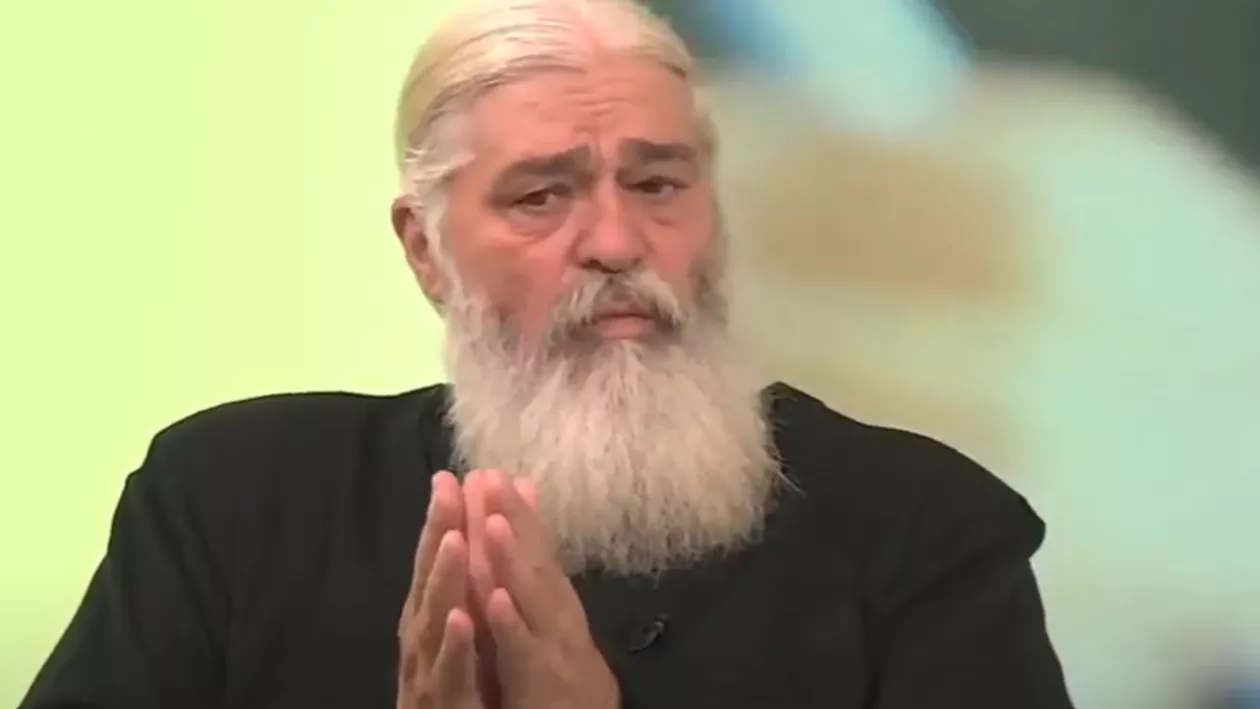 Părintele Calistrat Chifan, sfat pentru credincioși: „Pentru fiecare icoană pe care o ai în casă trebuie să faci o închinăciune și zilnic să le atămâiezi”