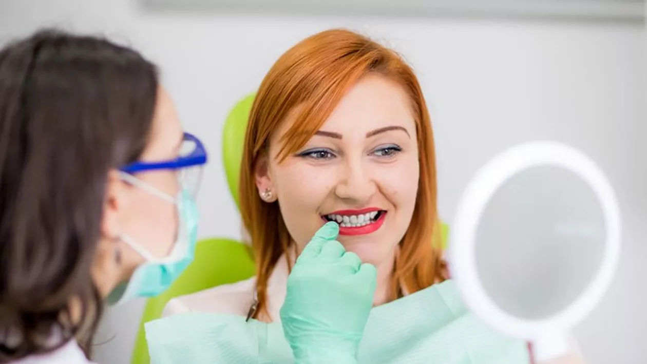 Implantul dentar, procedura care nu lasă loc de surprize, într-o clinică specializată!