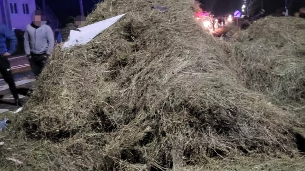 Argeș: accident rutier între un cap tractor și o căruță. În urma impactului doi tineri au ajuns la spital