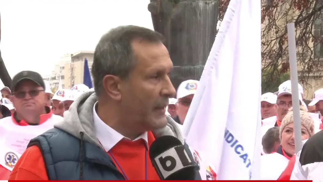 Protest național al angajaților din serviciile de ambulanță. Sindicalist prezent la manifestația din Capitală: 50% din parcul de ambulanțe are o vechime peste 10 ani, majoritatea cu peste 800.000 de kilometri (VIDEO)