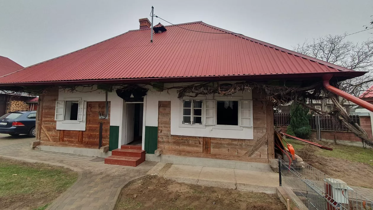 Prețul infim cerut pentru o casă tradițională bucovineană: „Căutăm o persoană dispusă să o salveze de la demolare”