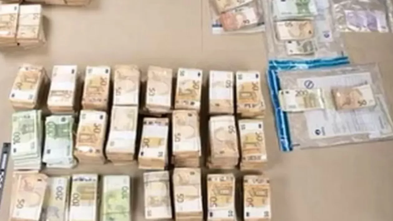 Poliția belgiană a publicat o poză cu teancurile de bani găsite în casa Evei Kaili