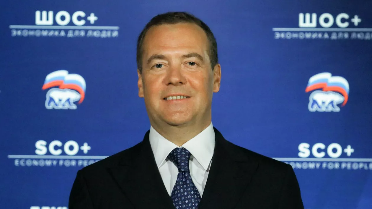 Dmitri Medvedev, previziuni aiuritoare pentru 2023: Destrămarea UE, război civil în SUA, Elon Musk, președinte în mai multe state americane / Reacția miliardarului: „Un subiect epic!!”
