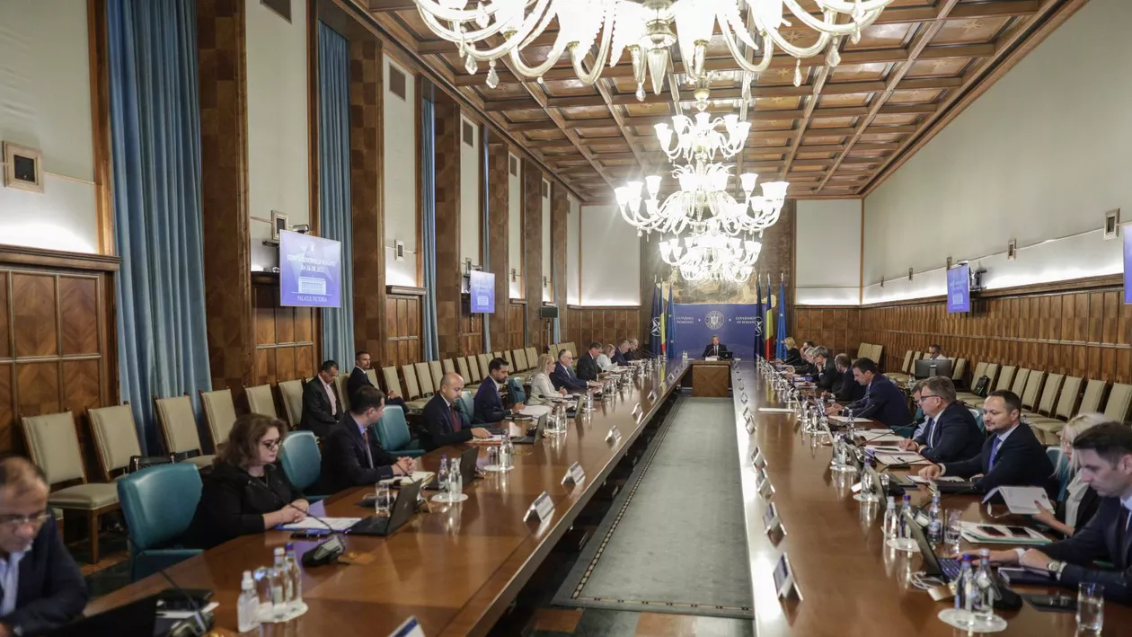 Bugetarii care vor avea salarii mai mari cu 50%. Ce a decis Guvernul Ciucă