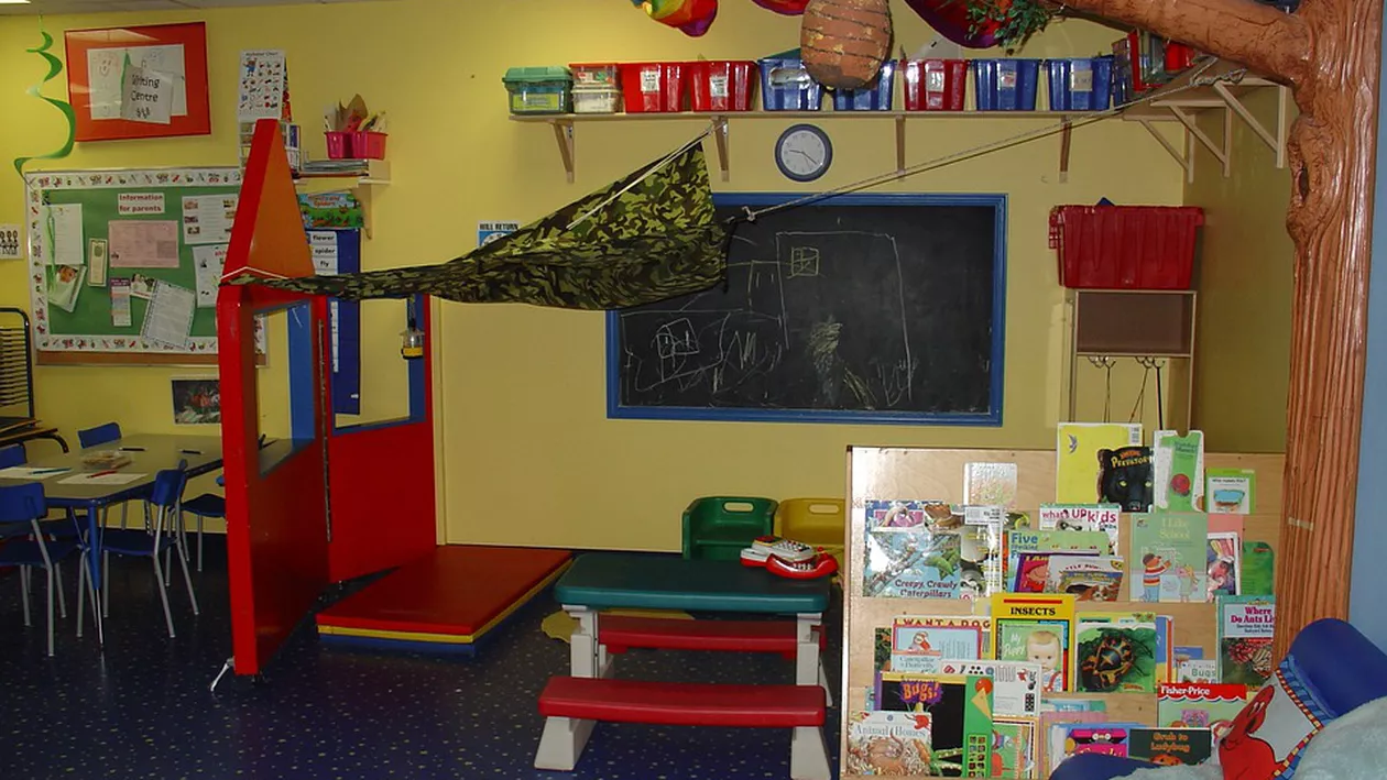 Jaf la două grădinițe, chiar în pragul sărbătorilor de iarnă. S-au furat bani pentru cadouri și matinee