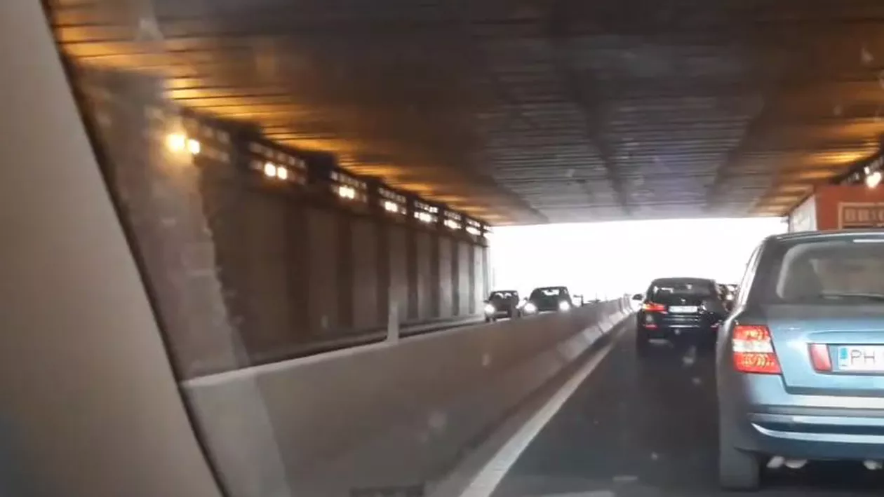 Accident în lanț în Pasajul Băneasa din Capitală: O fetiță de 3 ani a fost rănită