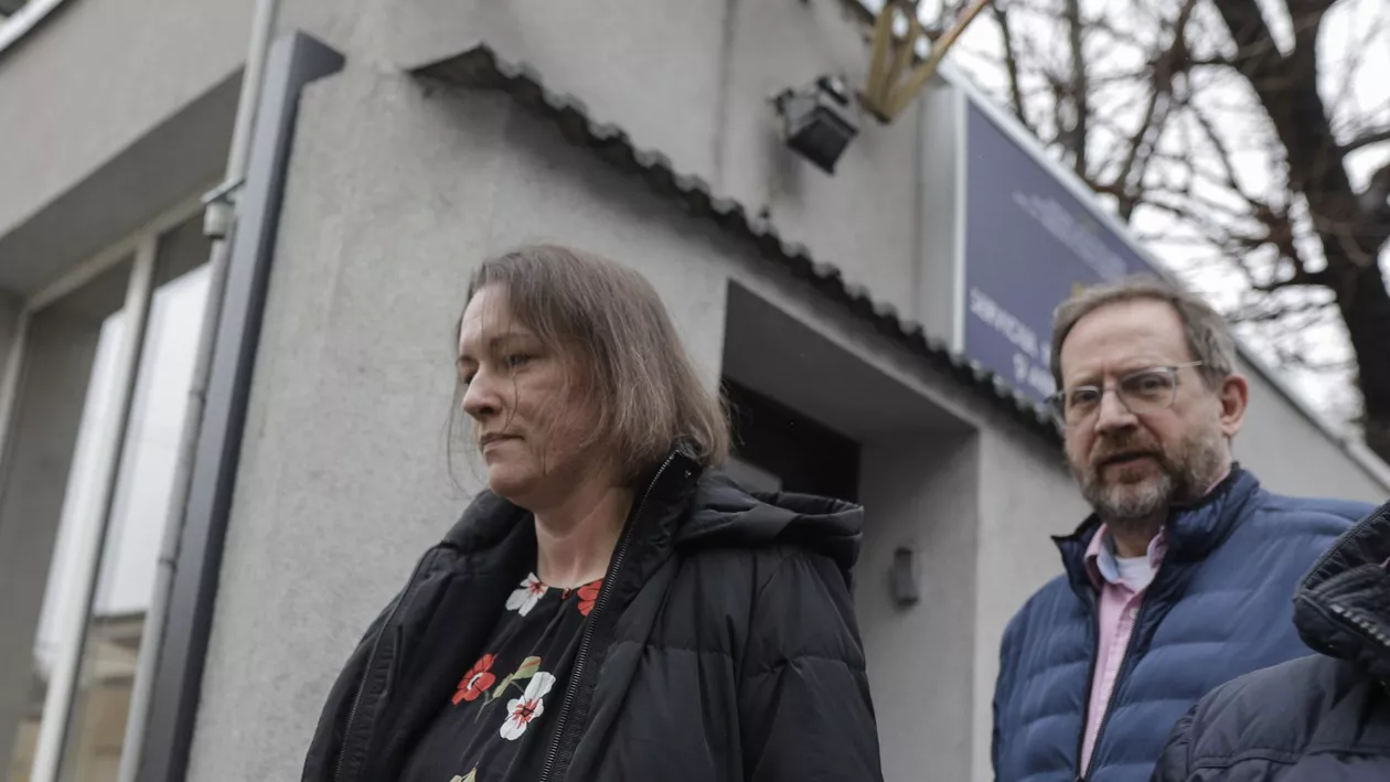 Frații Tate, vizitați în arest de reprezentanți ai echipei Ministerului de Afaceri Externe al Marii Britanii