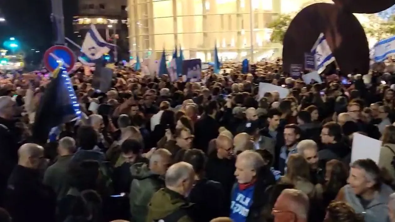 Protest masiv în Tel Aviv: 80.000 de israelieni scandează împotriva Guvernului Benjamin Netanyahu (VIDEO)