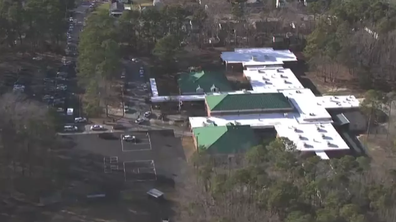 Împușcături într-o școală din Virginia / Cel puțin o persoană este rănită (FOTO)