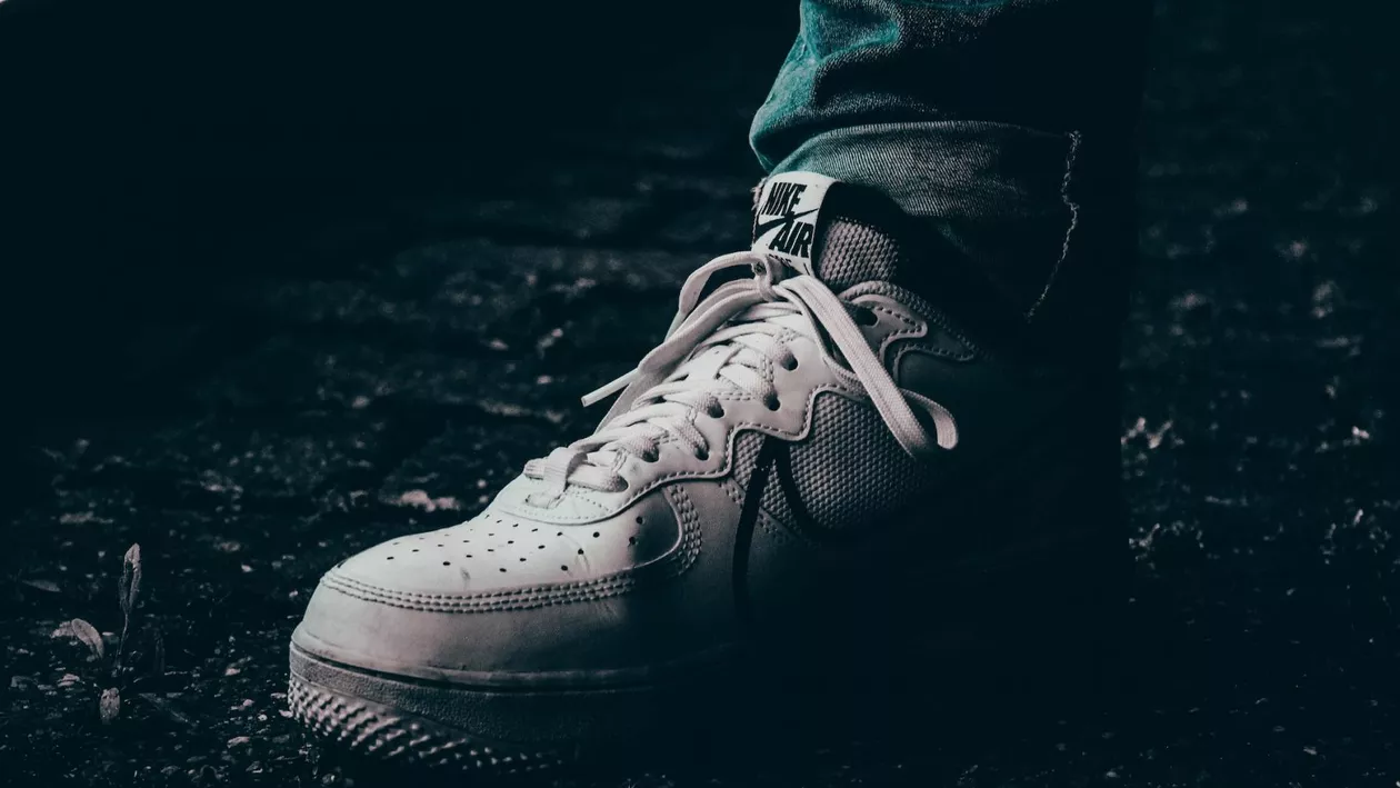 Cum a câștigat Pele 120.000 de dolari legându-se la șireturi