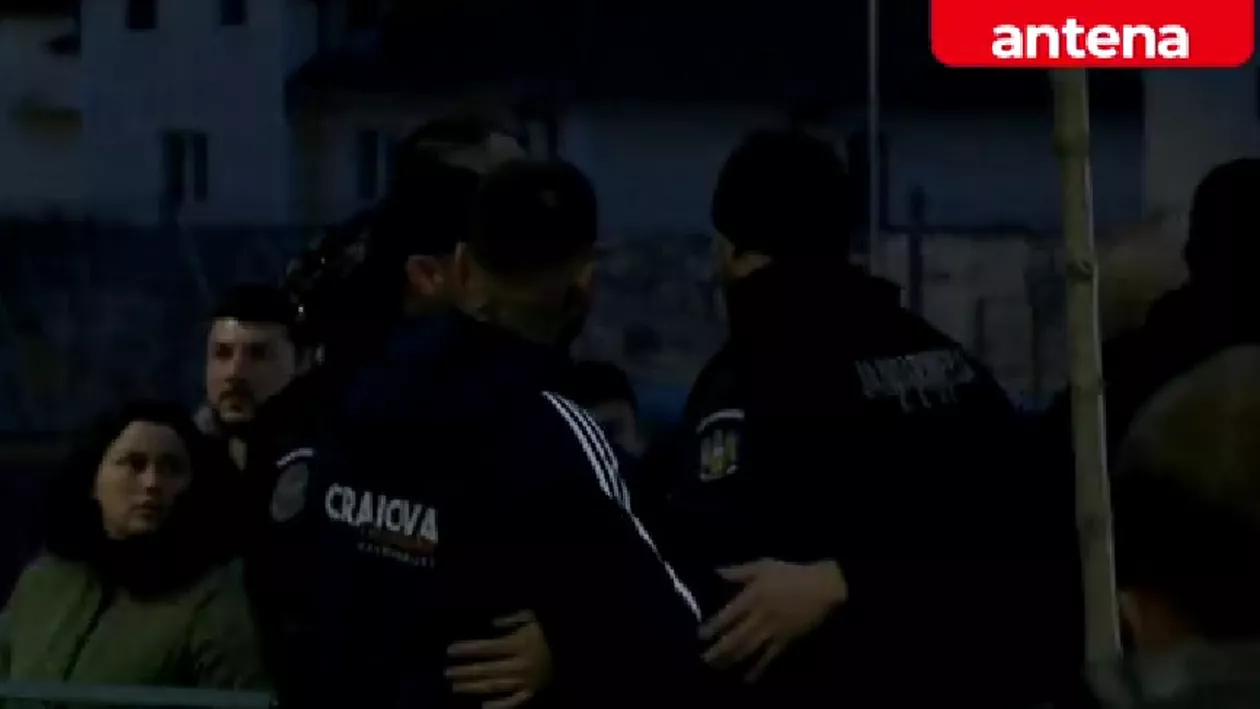 Scene incredibile după remiza dintre FC U Craiova și UTA Arad! Adrian Mititelu Jr ar fi sărit la bătaie cu un suporter