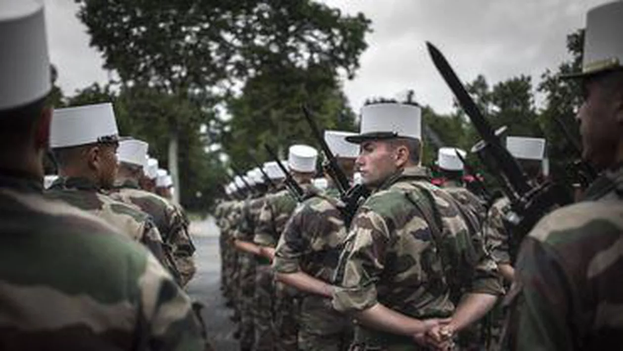 Elevii ruși vor face pregătire militară obligatorie începând din toamnă. Potrivit spionajului britanic, cursul va consta într-o „formare cu puşti de asalt şi grenade de mână”