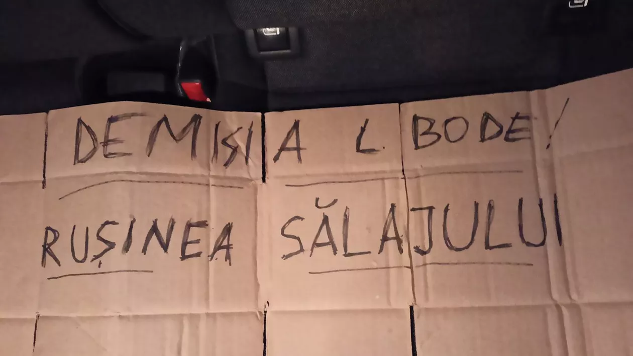 Lucian Bode, contestat pe Aeroportul din Cluj. Ministrului i s-a cerut demisia: „Sunteți plagiator dovedit! Rușinea Sălajului”
