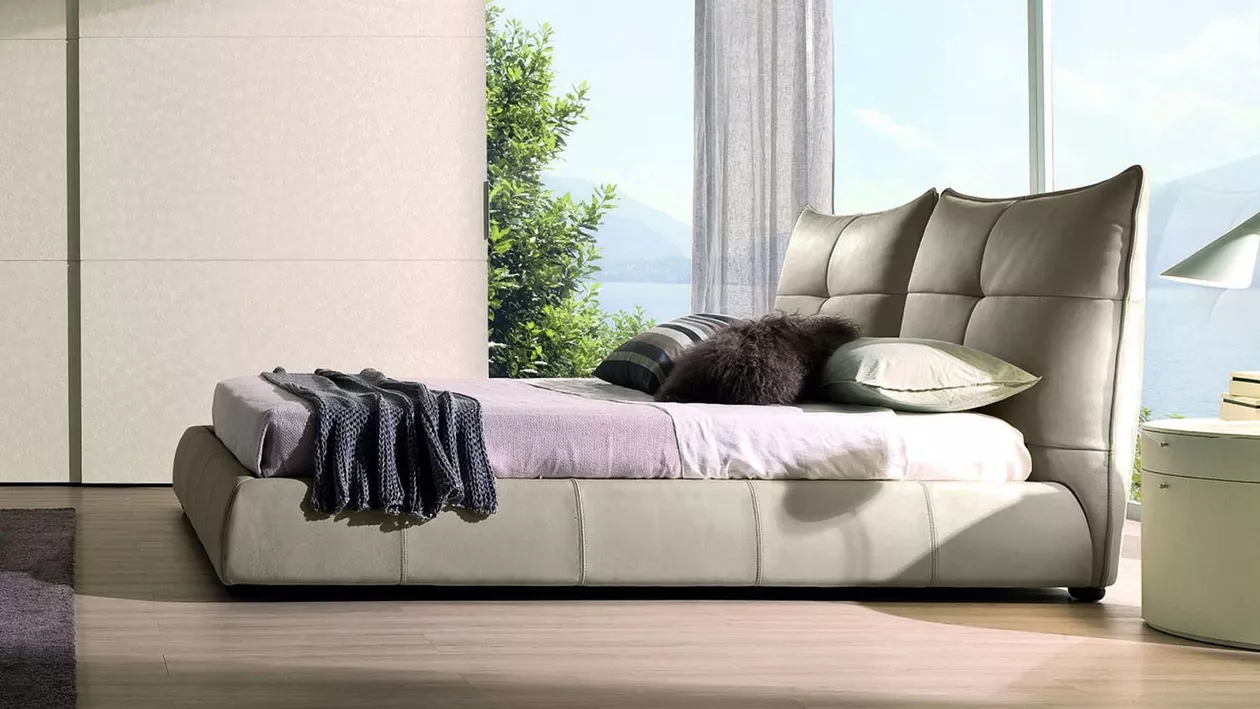 Sofisticat si relaxant - patul tapitat cu piele naturală