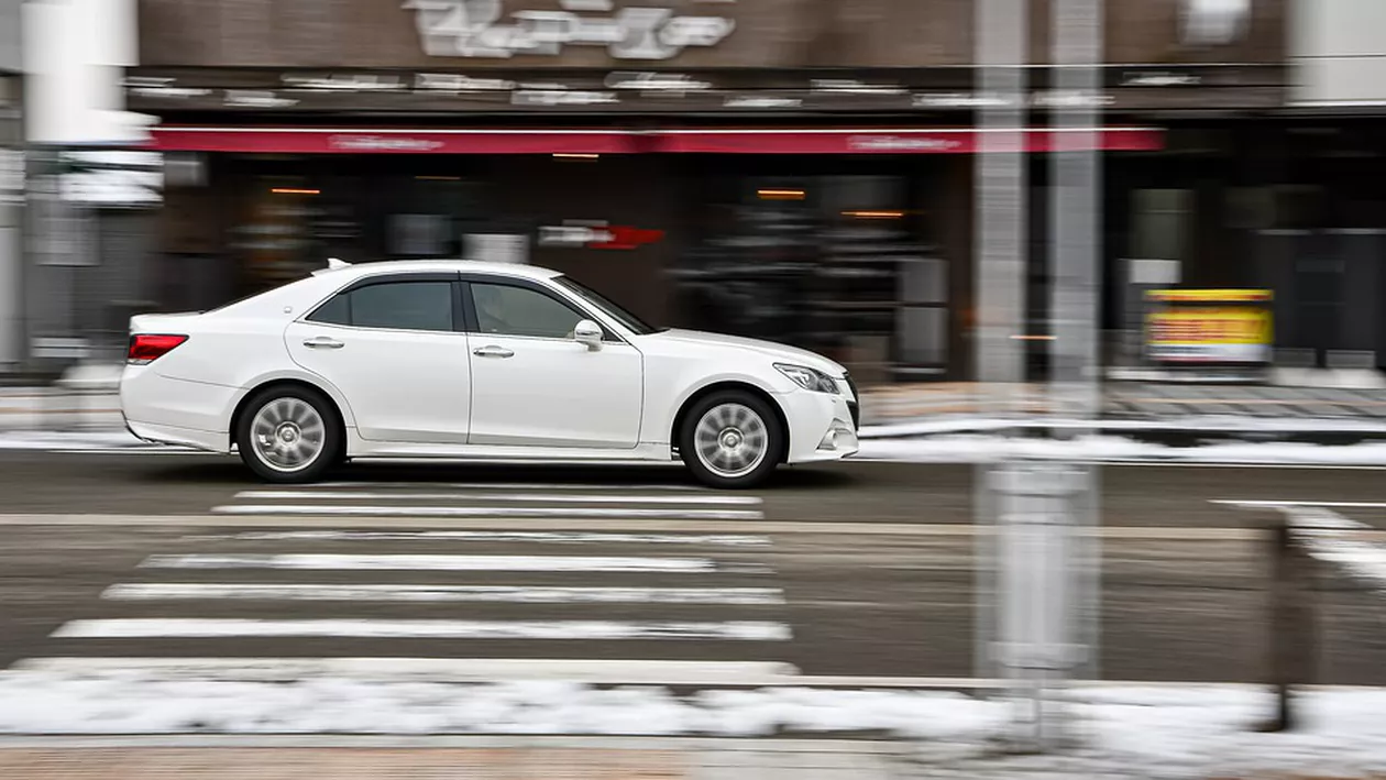 Ce amenzi riscă pietonii care traversează neregulamentar strada. Legea intră în vigoare de la 1 ianuarie 2024