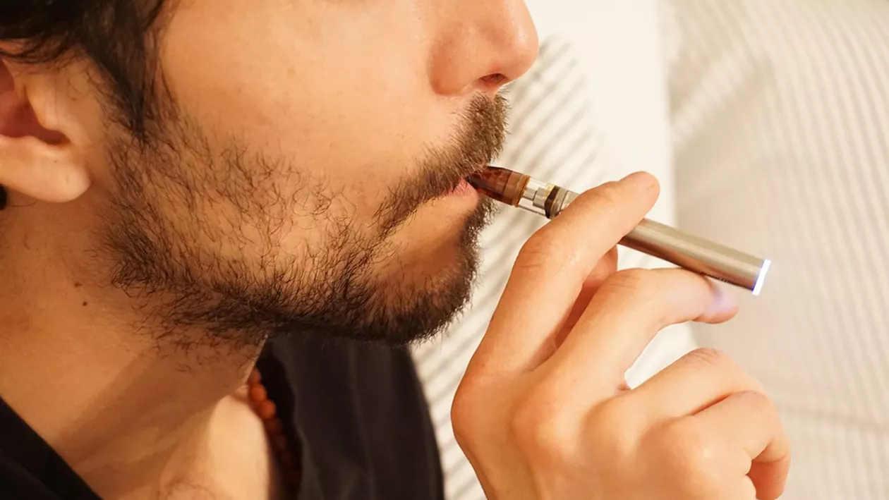Studiu: Substanțele chimice din dispozitivele de vapat pot deveni foarte toxice când sunt încălzite