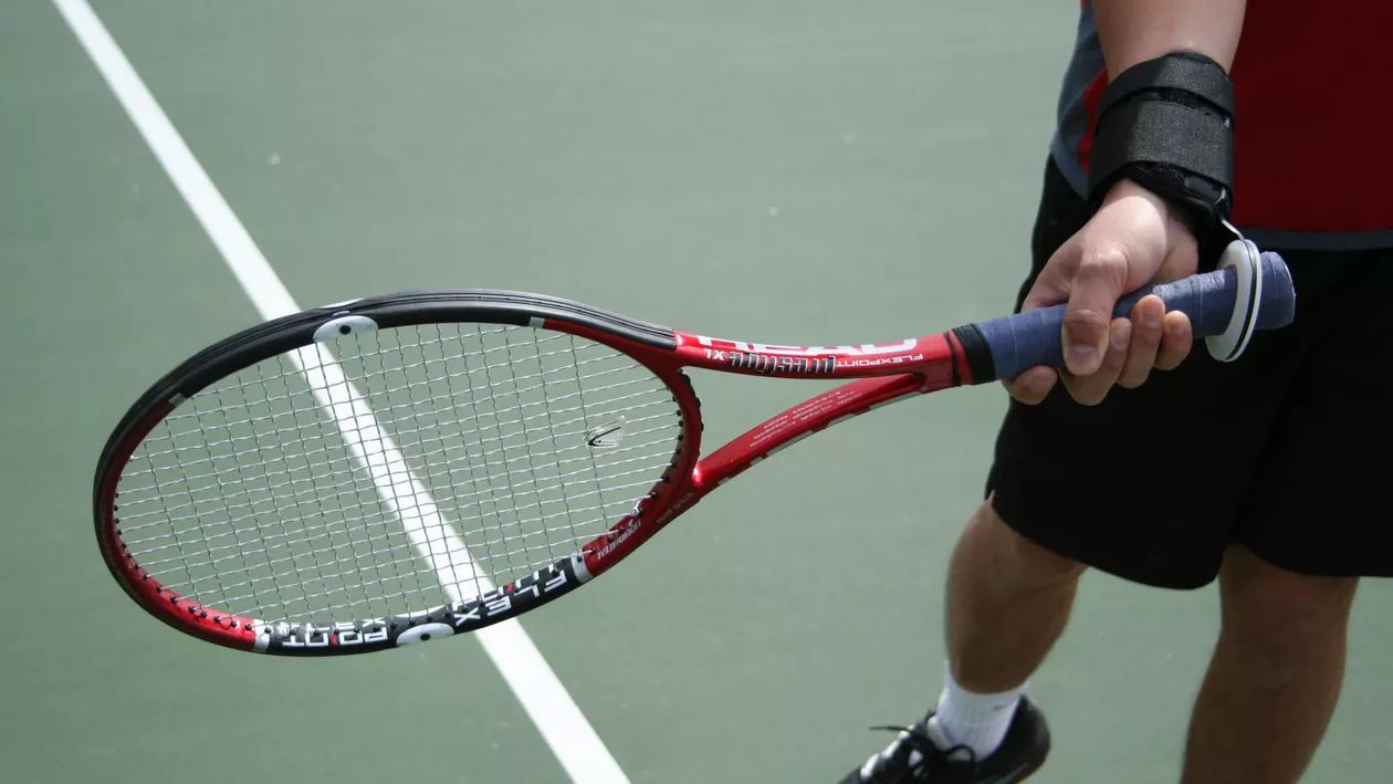 Cine e tenismenul care a fost suspendat pe viață după ce a trucat peste 100 de meciuri