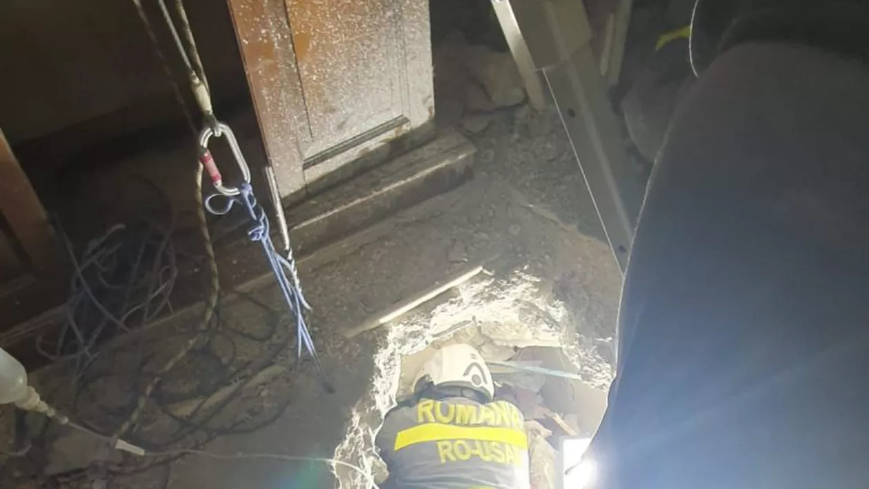 Salvatorii români au mai salvat o femeie dintre ruine, la patru zile de la cutremurul din Turcia (VIDEO)