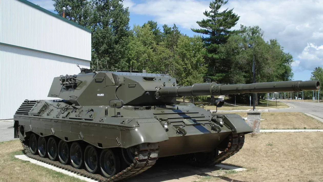 O țară din UE ar fi cumpărat 49 de tancuri Leopard la mâna a doua pentru Ucraina, potrivit unui traficant de arme