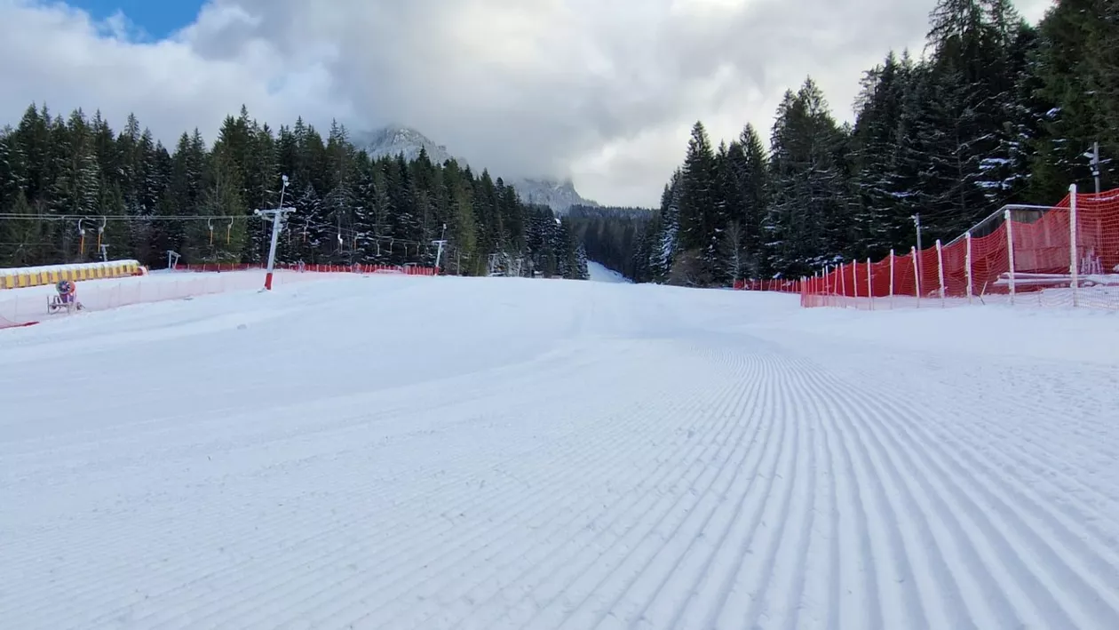 S-au deschis pârtiile din stațiunea Durău. Turiștii sunt așteptați la schi și săniuș cu surprize