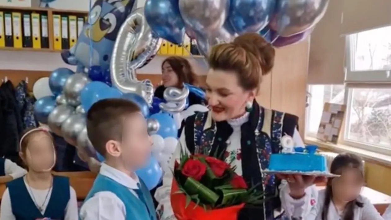 Un elev de clasa a doua a fost sărbătorit cu șampanie și lăutari chiar în timpul orei de curs la o școală din Bacău. Părinții și profesorii protestează