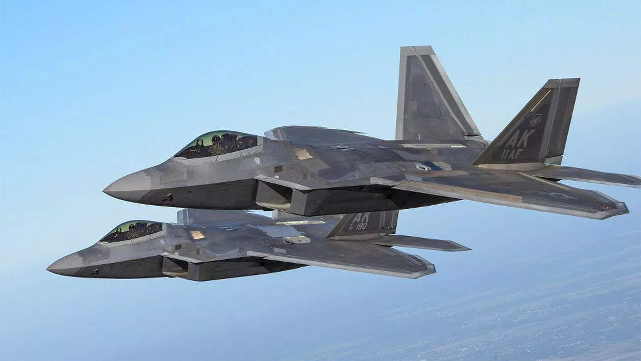 Ce se știe despre obiectul misterios doborât de americani în nordul Canadei: Acesta avea o formă cilindrică