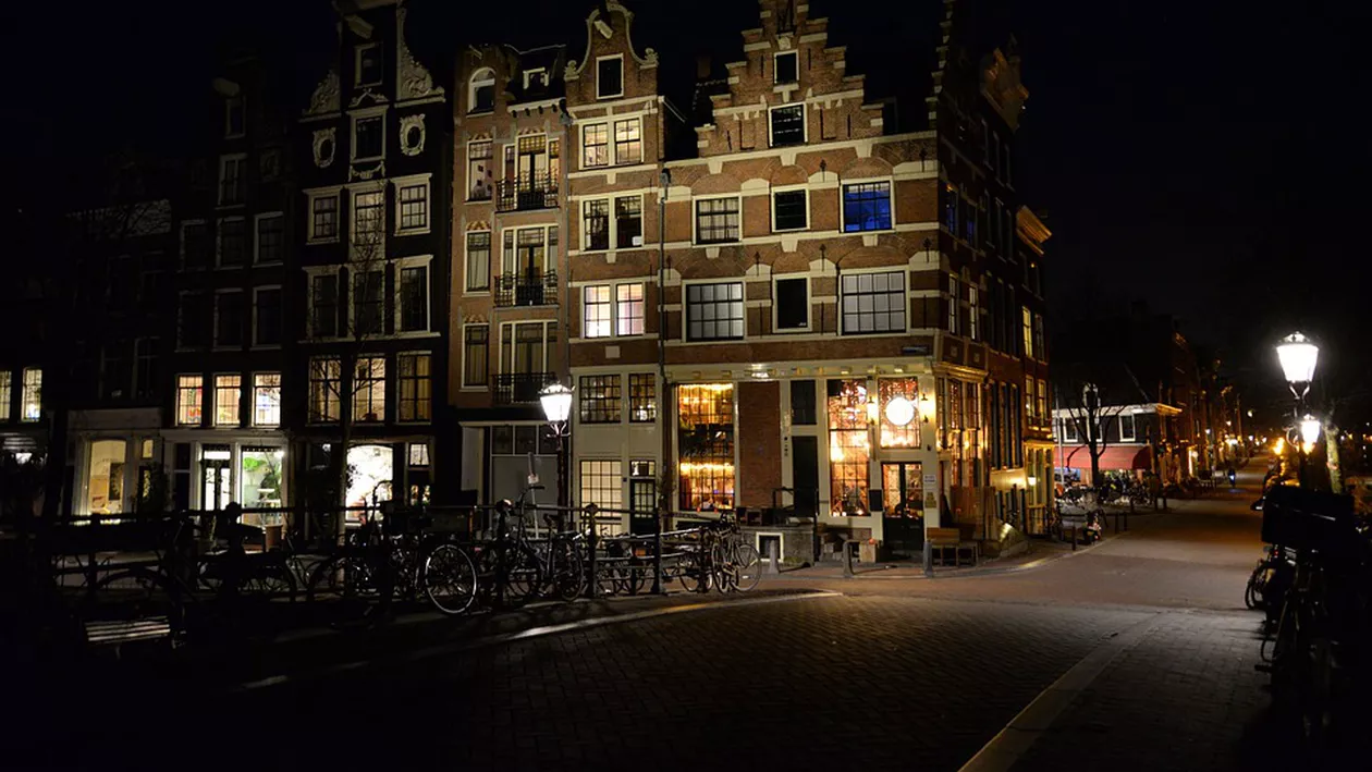 Fumatul țigărilor cu marijuana în locurile publice, interzis în Amsterdam