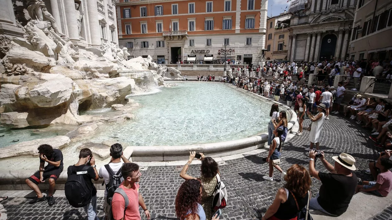 Tot mai mulți tineri italieni îşi schimbă sexul: În 5 ani, vizitele la Spitalul San Camillo din Roma au crescut cu 470%