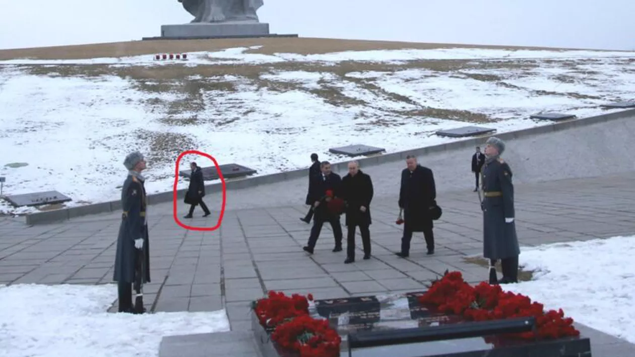 Putin s-a afișat cu valiza nucleară la un eveniment propagandistic legat de victoria sovietică de la Stalingrad