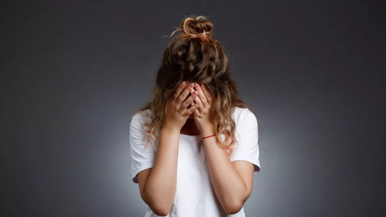 Drama trăită de o fetiță de 12 ani. A fost violată ani în șir de propriul tată / Bunica minorei: „Am trăit cu diavolul în casă”