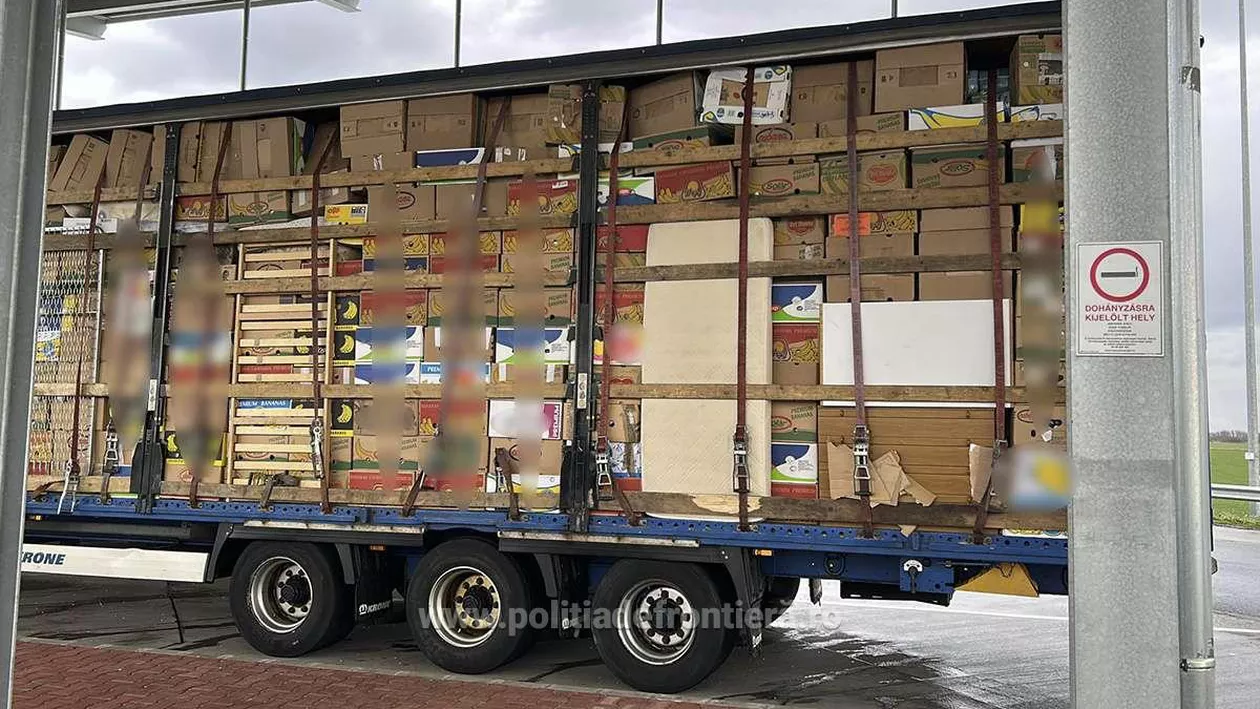 Zeci de tone de gunoaie, întoarse săptămânal de la frontierele României