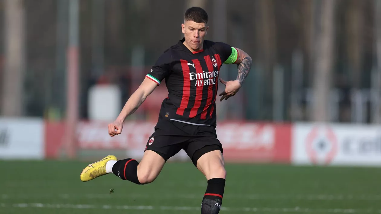 Andrei Coubiș, fundașul central al lui AC Milan, a fost convocat în premieră la naționala U20 a Italiei