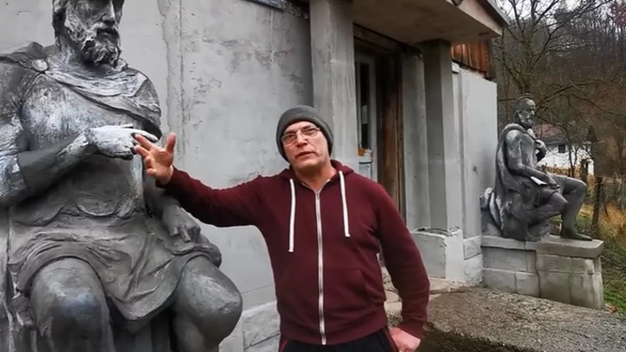 Un hunedorean și-a împodobit curtea cu daci și lupi sculptați de el: „Voi face un balaur dacic” (FOTO)