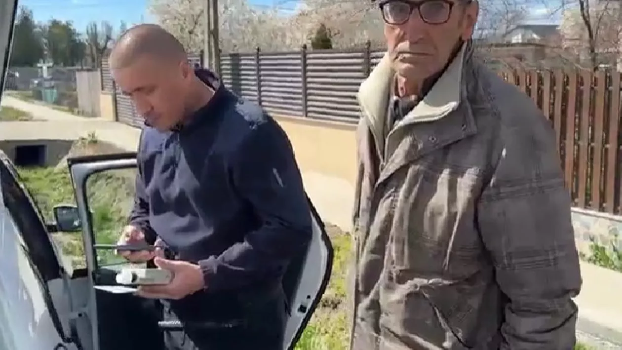 Un bărbat a fost la un pas să omoare doi tineri care circulau pe motocicletă. Explicația halucinantă a șoferului 