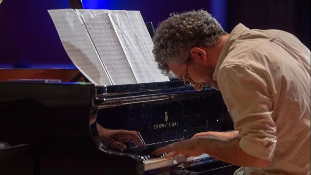 Teo Milea, pianistul care a cântat în Comandamentul NATO, concert în premieră la Oradea