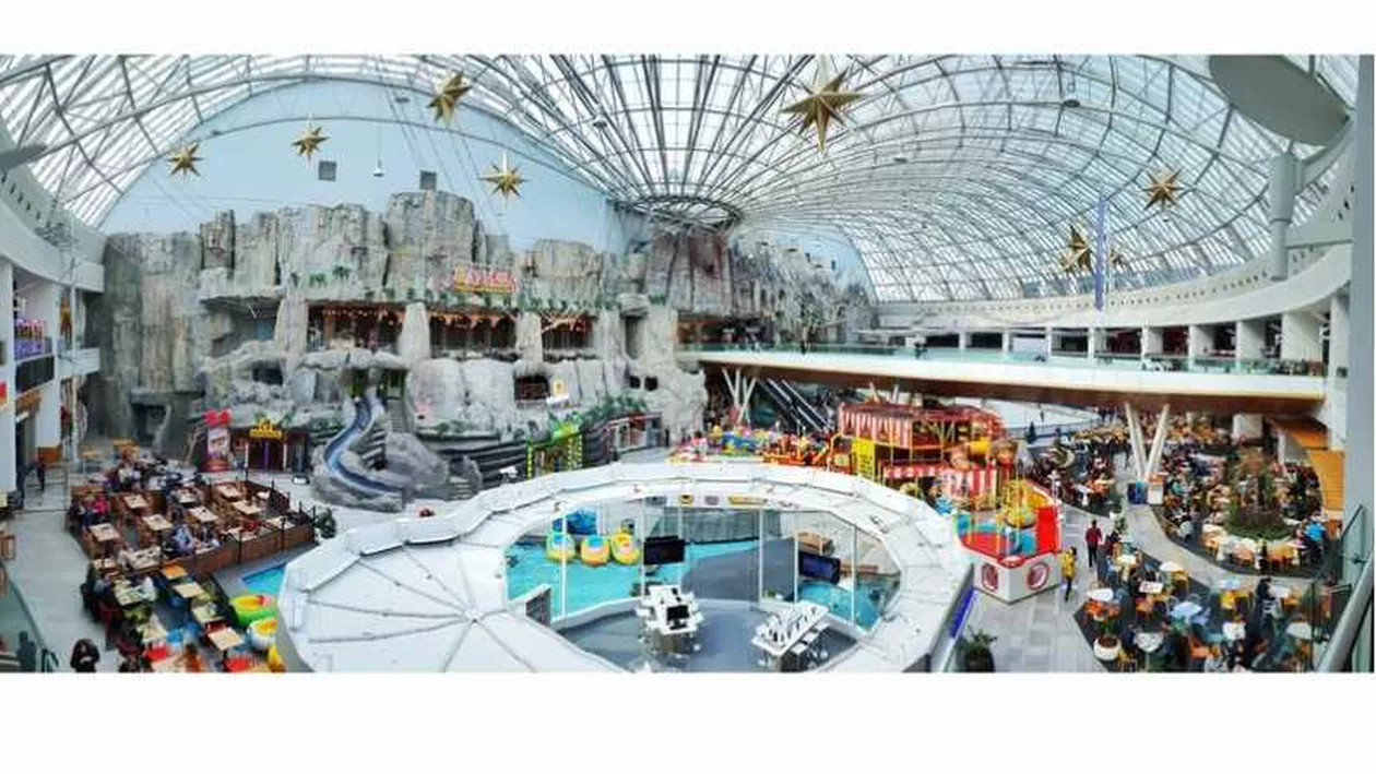 Unde pot face bucureștenii cumpărături la final de an. Program special pentru fiecare mall de sărbători