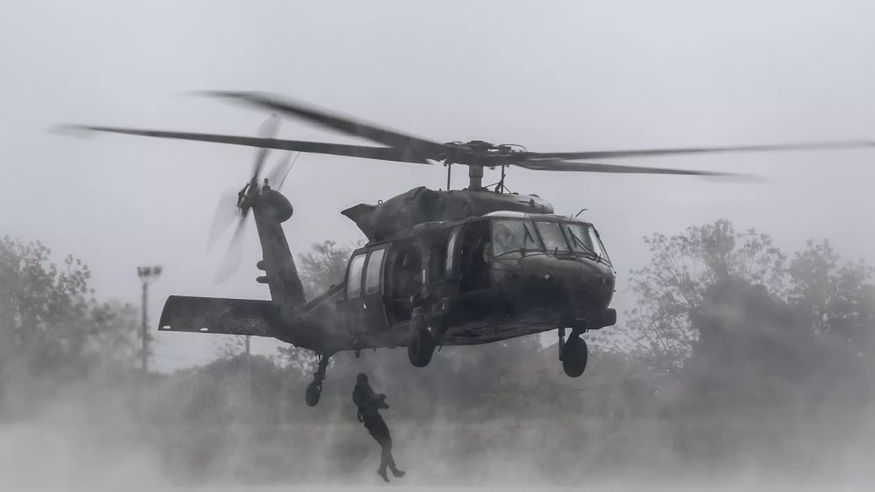 Două elicoptere militare ale SUA s-au prăbușit în apropierea unei baze din Kentucky. Autoritățile americane se așteaptă la decese multiple (FOTO)