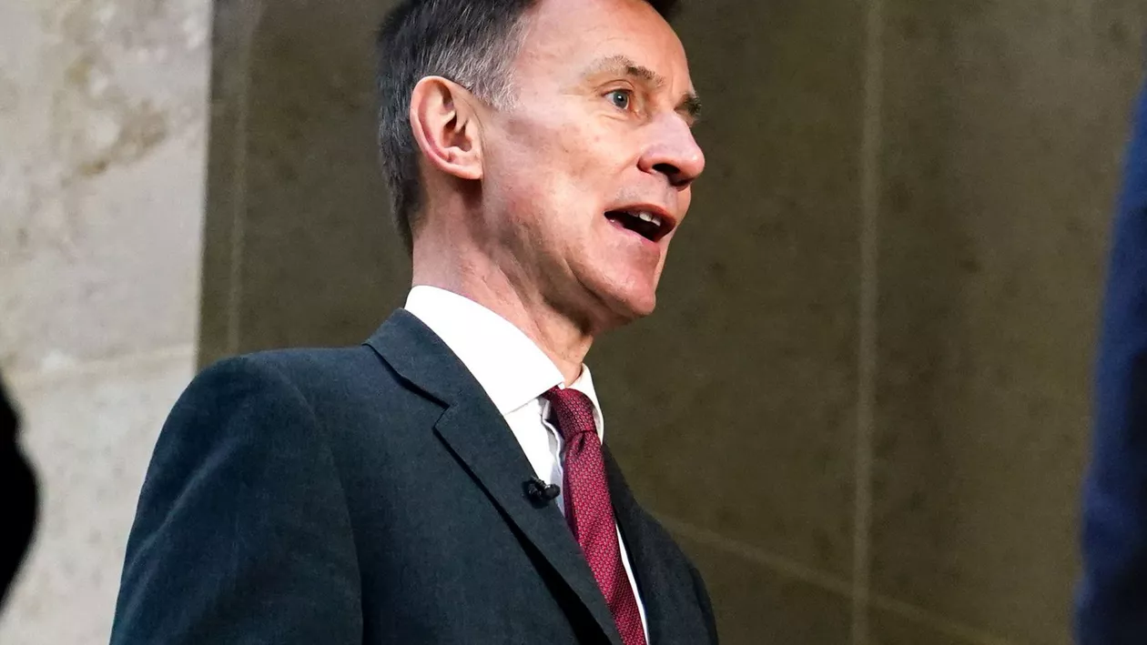 Ministrul britanic de Finanţe susține că economia țării nu va intra într-o recesiune tehnică în 2023