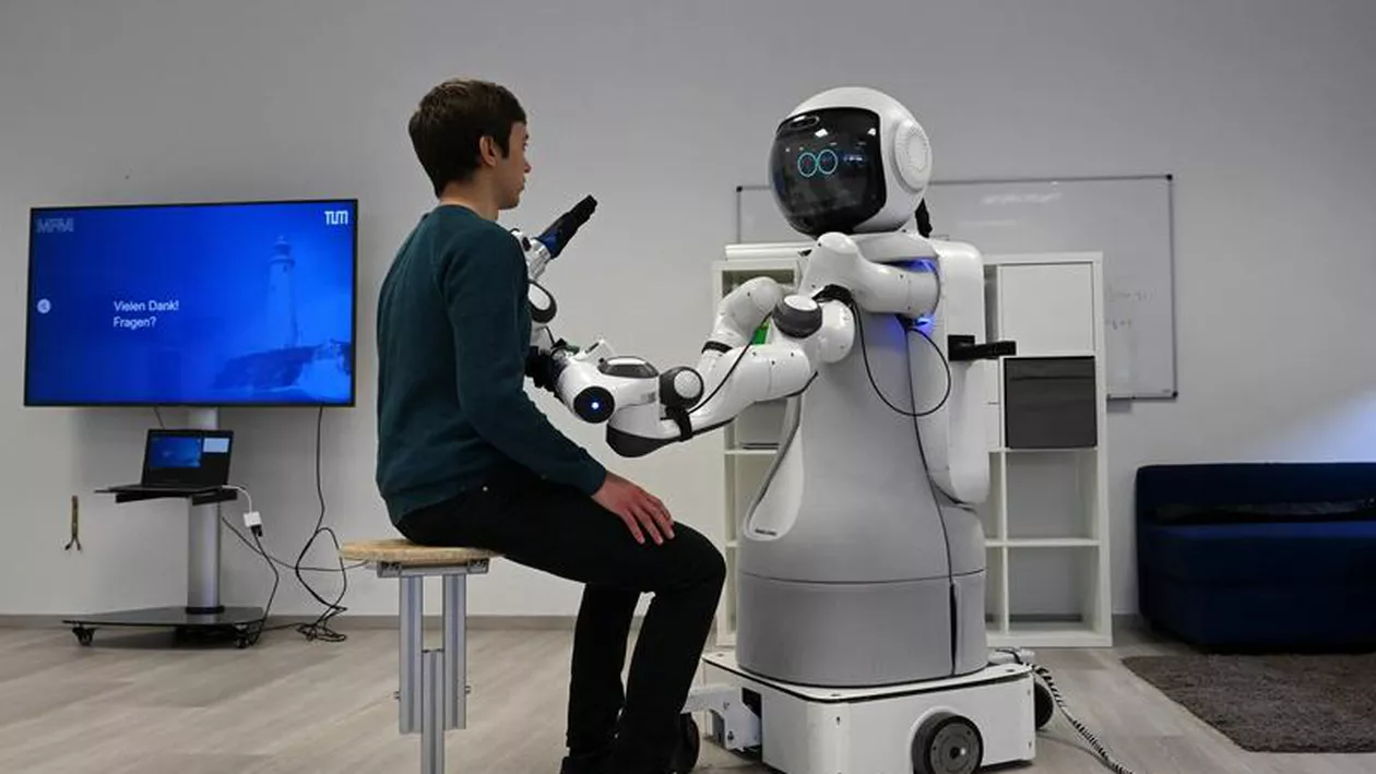 Germania va lansa pe piață roboții care au grijă de bătrâni / Ce abilități vor avea mașinăriile
