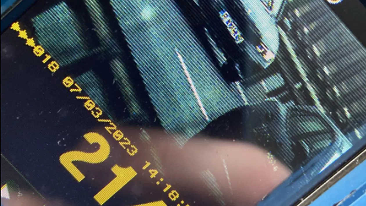 Un șofer a dat radarul peste cap pe A1, în Sibiu: „Oare s-a supărat pe noi pentru că l-am lăsat fără permis?”