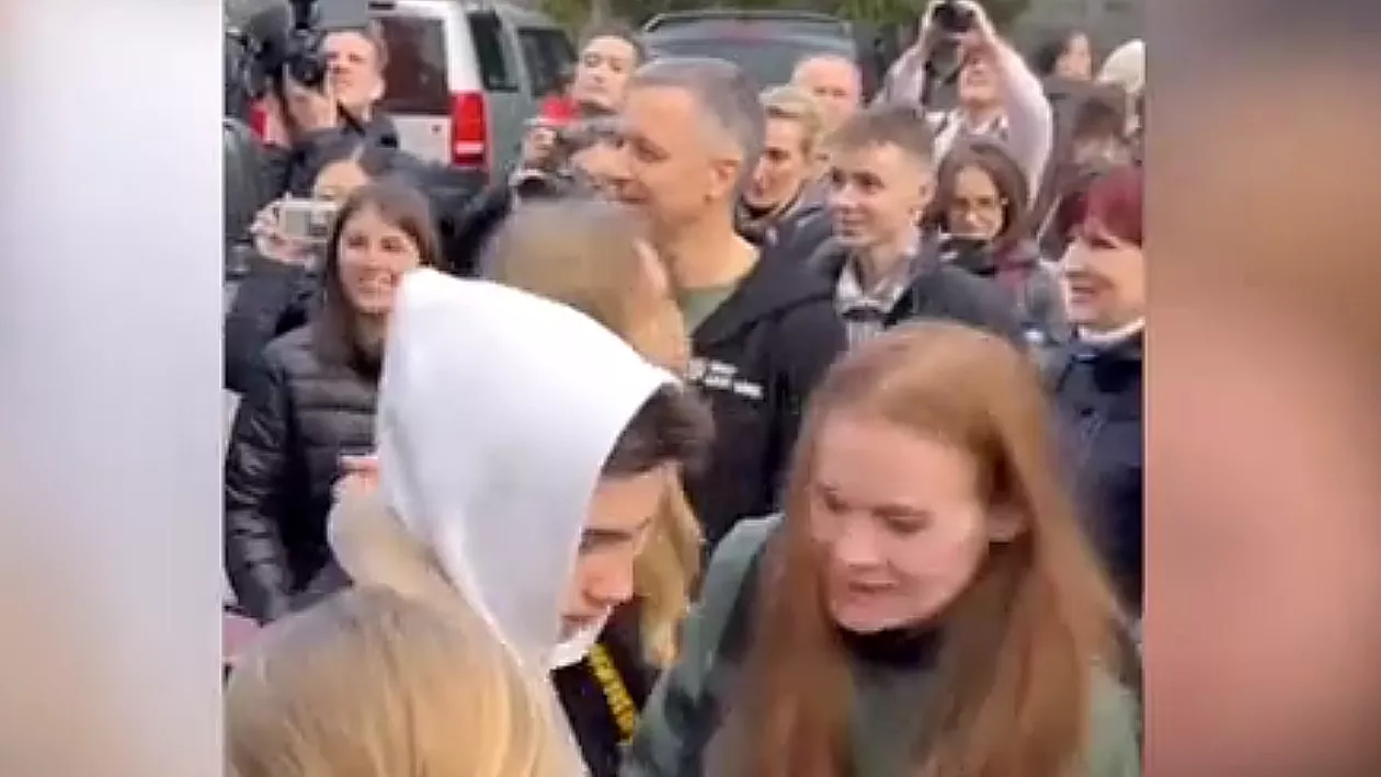 Copii ucraineni eliberați din taberele brutale ale Kremlinului, unde au fost „reeducați“: ce le-au povestit părinților