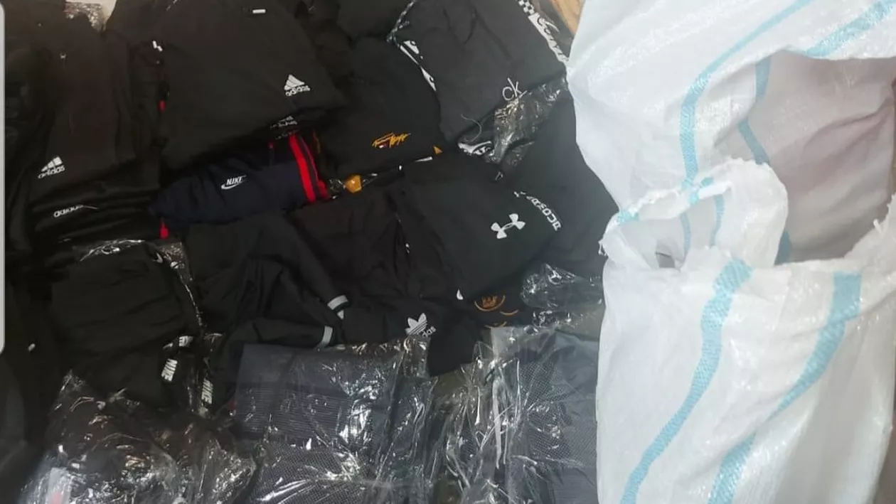 Produse contrafăcute în valoare de 1,1 milioane de lei, confiscate de inspectorii vamali în complexul „Dragonul Roșu” din București