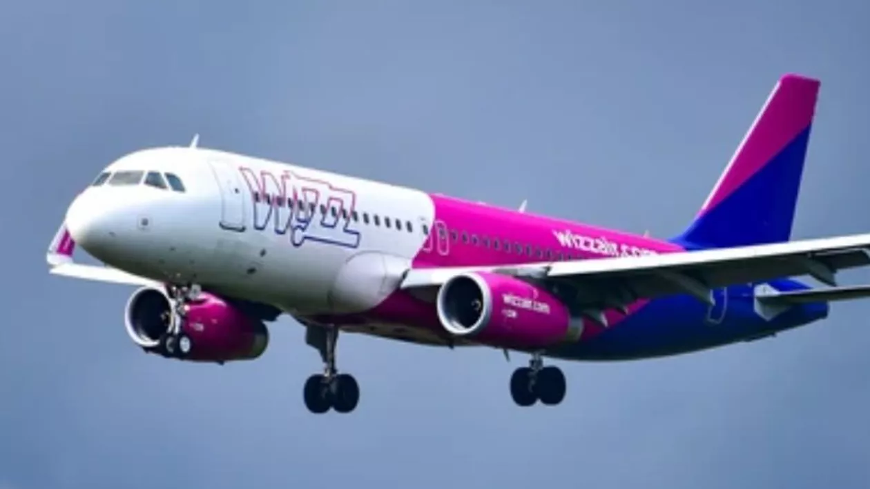 Furt la bordul avioanelor Wizz Air. Compania care vinde produsele are pagubă de un milion de euro